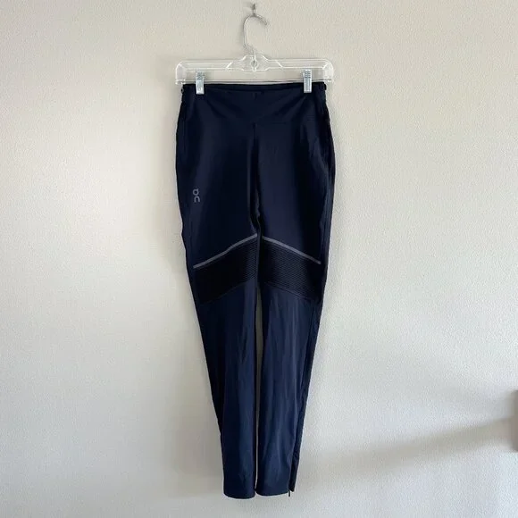 On Run on Clouds Black Leggings Tights Long - Picture 2 of 9